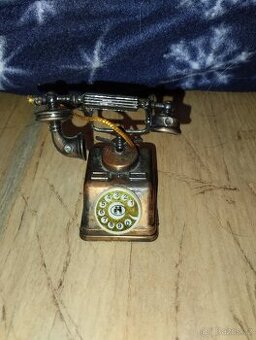 Ořezávatko ve tvaru telefonu retro