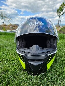 Komplet oblečení a helmy na motorku