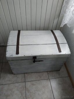 Stará dřevěná truhla-vhodná k renovaci - 1