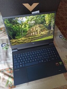 VICTUS HP 15-fb3961nc + herní monitor MSI MAG 244C