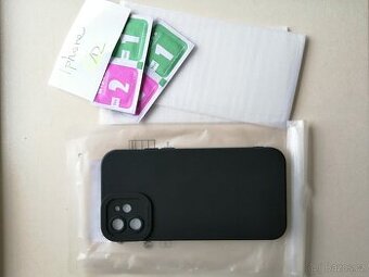 2 x tvrzené sklo a 1 x obal na iPhone 12.