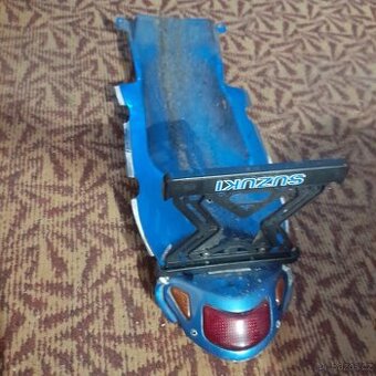 Suzuki SV 650 2002 zadni podblatnik