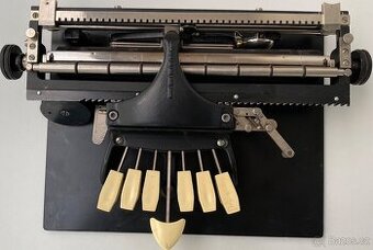 Pichtův psací stroj Monika, obouruční, perfektní stav