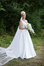 Svatební šaty