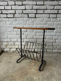 Kovový stojan na dřevo/noviny/