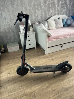 Elektro koloběžka Ducati