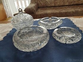 Broušené a hutní sklo.