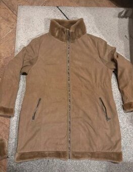 Zmní nosící  těhotenská bunda