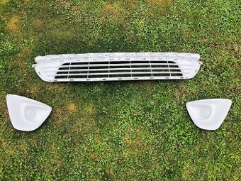 Opel Vivaro 2014-2020 přední mřížka nárazníku, kryty mlhovky