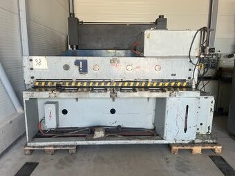 38. Tabulové nůžky Wafao NG- 2500/5A