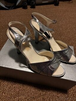 Stříbrné kožené lodičky vel.39