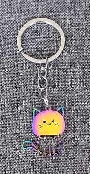 Různé nové klíčenky .