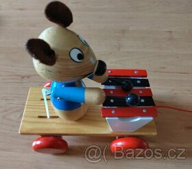 Dřevěná tahací myška s xylofonem