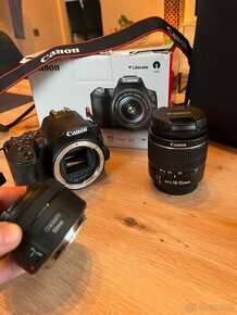 Téměř nový Canon 250D + dva objektivy a příslušenství