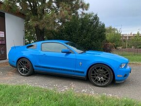Ford Mustang 2011, 3.7 V6 s prochargerem, 320 kW