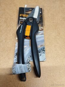 Univerzální nůžky Fiskars SingleStep SP28 - 1