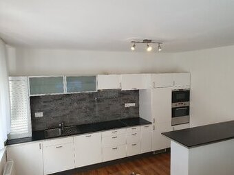 Kuchyně Ikea bílý lesk 4,3m+bar 1,8m+6 funkčních spotřebičů - 1