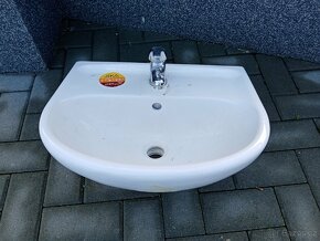 Umyvadla + WC