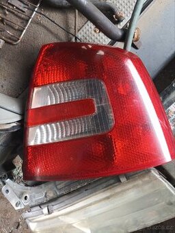 Škoda Octavia 2 zadni právě svetlo