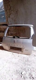 zadní dveře na Peugeot