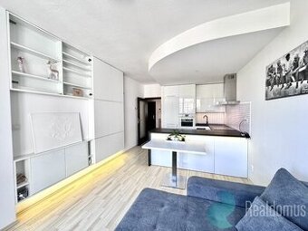 Pronájem, byt 2+kk, lodžie, parkovací stání, ul. Staroměstsk