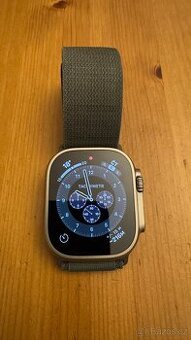Apple Watch Ultra 49mm – titanové pouzdro, zelený alpský tah