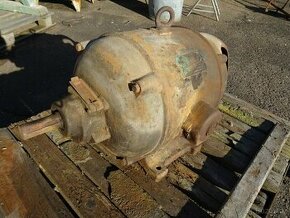 Elektromotor s kartáčky , 4 kW , 1460 ot/min , stáří 90let