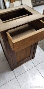 skříňka k renovaci