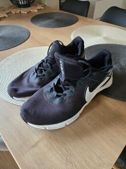 Prodám tenisky Nike velikost EU 46 (30cm).