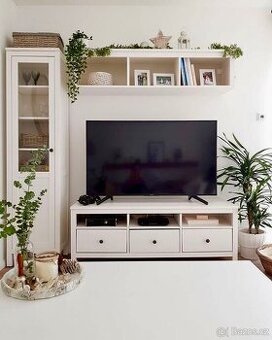 TV stolek a police Ikea Hemnes
