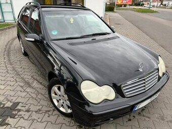 Mercedes Benz C 180 KOMPRESOR R.v. 2004 NEHAVAROVANÉ 3x Klíč