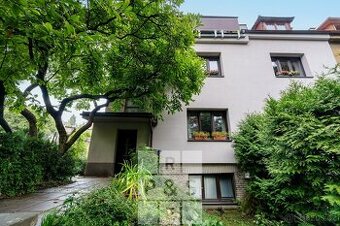 Prodej bytu 3+1 98 m² + zahrada 591  m², Praha - Smíchov