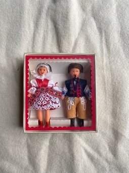 Panenky v lidovych krojích