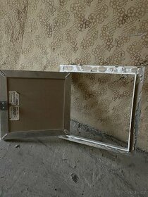 Hliníková revizní dvířka se zámkem