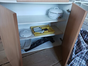 Skříňka nástěnná nejen do kuchyně šířka 90 cm