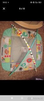 Dětské oblečení a hráci deky