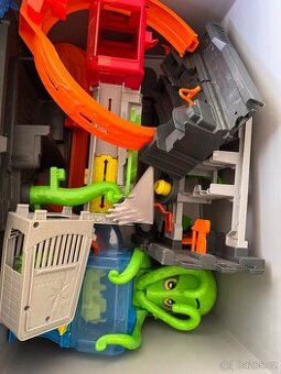 HotWheels myčka chobotnice - Ultimate Car Wash  h