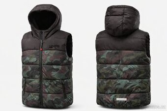 Teplá maskáčová vesta-F & F, 9-10 let,140 cm