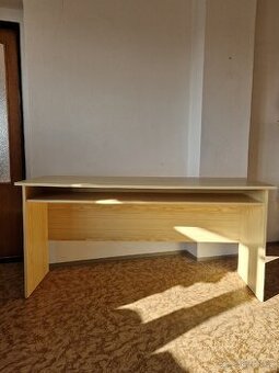 Psací stůl s pokličkou