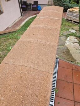 Prodám betonovou  plotovou stříšku štípanou