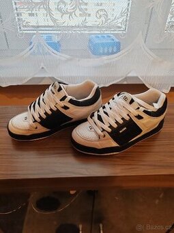 Globe Fusion black/white vel 44 28,5cm