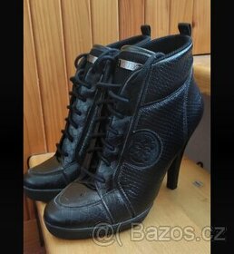 Kotníčkové boty Guess - vel. 40