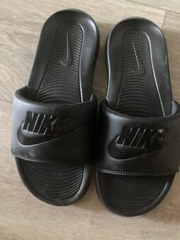Prodám pantofle Nike nové