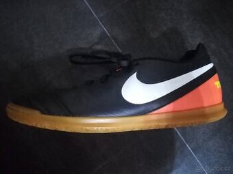 SÁLOVKY NIKE 41