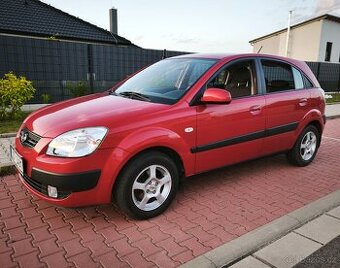 KIA Rio 1.4 - rok 4/2009, najeto 89.800 km, nová STK