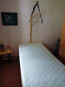 Elektricky polohovatelná postel