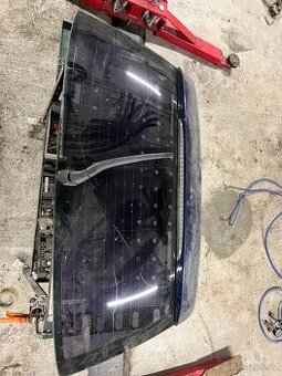Zadní okno 5.dveří bmw e46