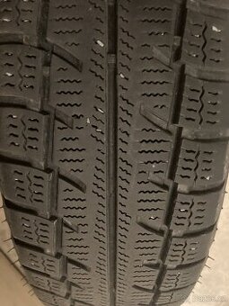 Skoro nové zimní pneumatiky 155/80R13 na diskách s poklicemi