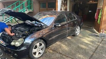 Prodám ND na Mercedes C230 dveře, kapotu, interiér a dalsi