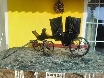 Starý koňský kočár pro panenky Landauer